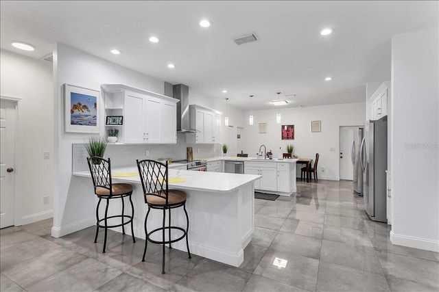 2402 W FIG STREET, Tampa, FL 33609
