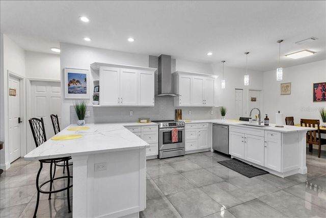 2402 W FIG STREET, Tampa, FL 33609