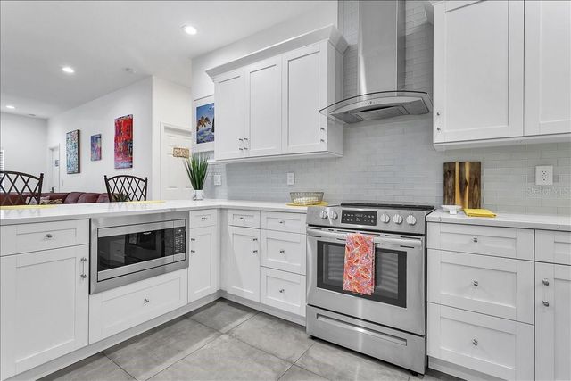 2402 W FIG STREET, Tampa, FL 33609