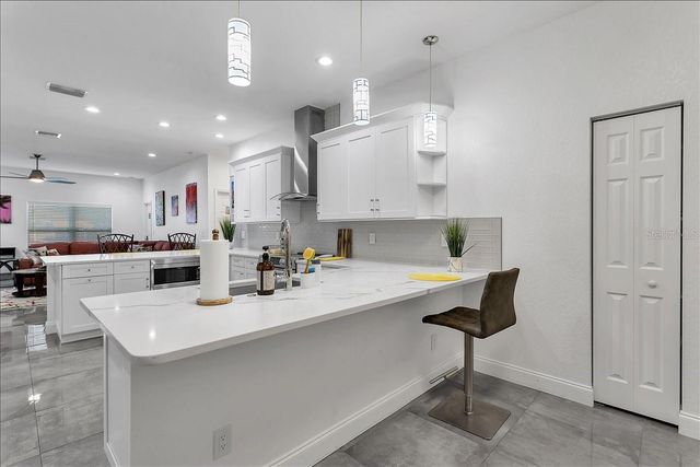 2402 W FIG STREET, Tampa, FL 33609
