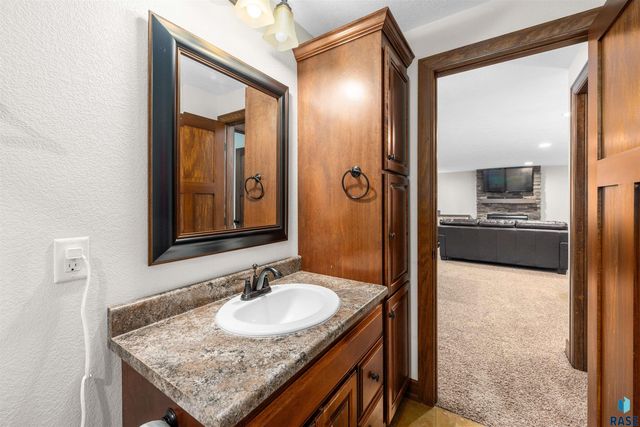 6208 S El Dorado Ave Avenue, Sioux Falls, SD 57108