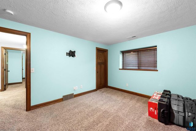 6208 S El Dorado Ave Avenue, Sioux Falls, SD 57108