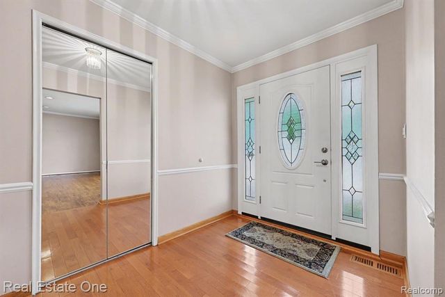 6639 Tamerlane Drive, West Bloomfield, MI 48322