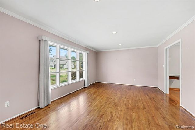 6639 Tamerlane Drive, West Bloomfield, MI 48322
