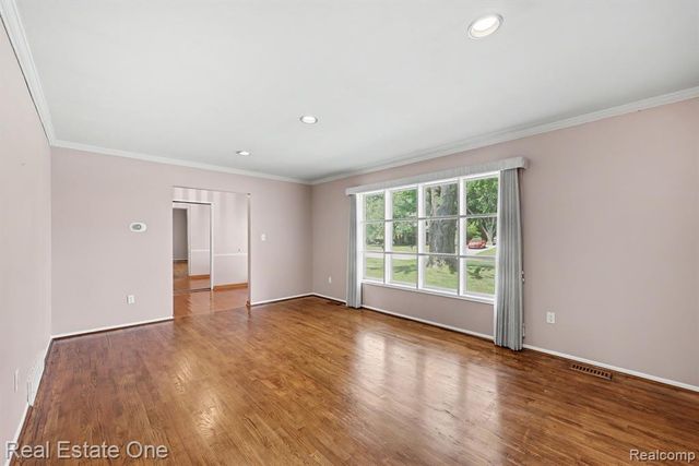 6639 Tamerlane Drive, West Bloomfield, MI 48322