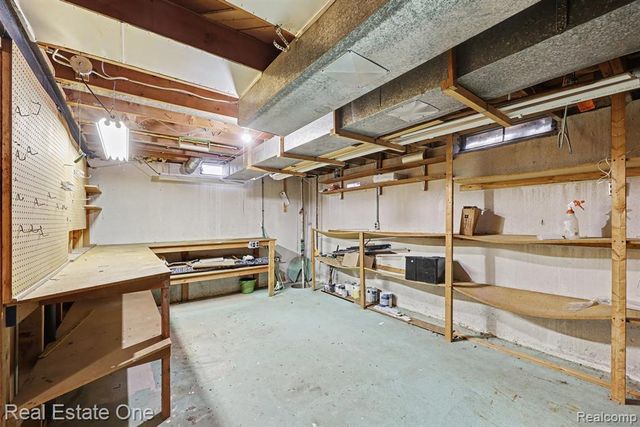 6639 Tamerlane Drive, West Bloomfield, MI 48322