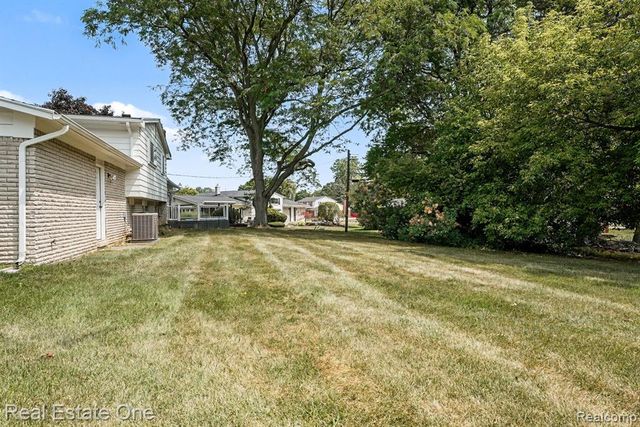 6639 Tamerlane Drive, West Bloomfield, MI 48322