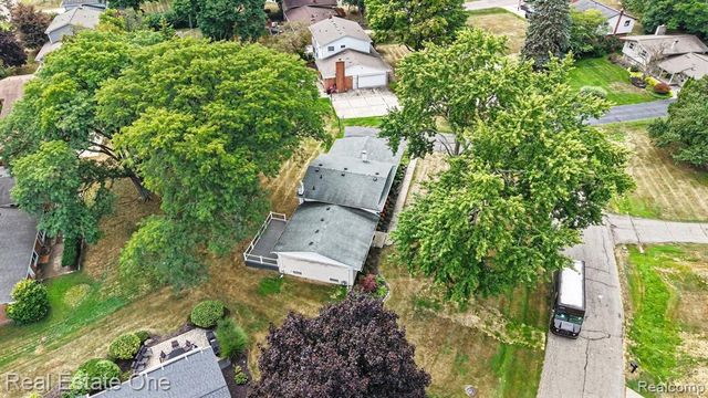 6639 Tamerlane Drive, West Bloomfield, MI 48322