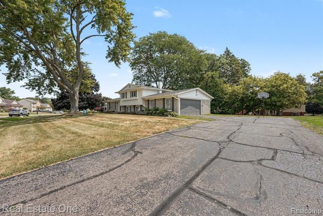 6639 Tamerlane Drive, West Bloomfield, MI 48322