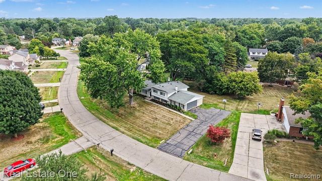6639 Tamerlane Drive, West Bloomfield, MI 48322