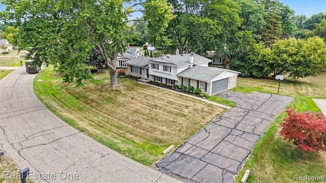 6639 Tamerlane Drive, West Bloomfield, MI 48322