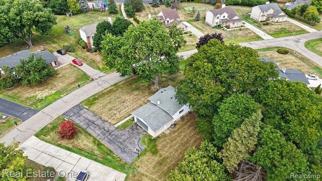 6639 Tamerlane Drive, West Bloomfield, MI 48322