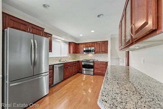 6639 Tamerlane Drive, West Bloomfield, MI 48322