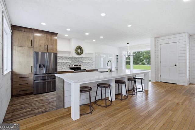 330 Sandy Lake Circle, Fayetteville, GA 30214