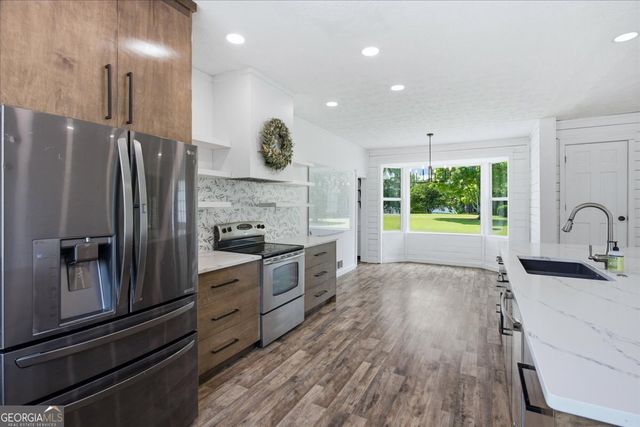 330 Sandy Lake Circle, Fayetteville, GA 30214