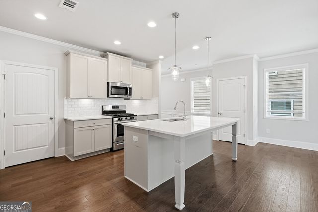 6464 Crosscreek Lane, Flowery Branch, GA 30542