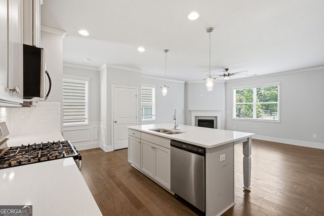 6464 Crosscreek Lane, Flowery Branch, GA 30542