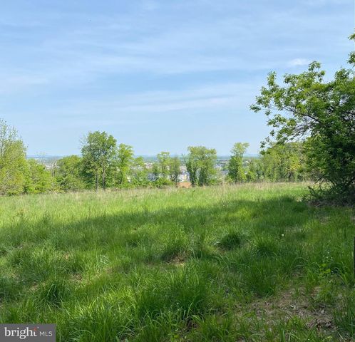 6709 MOUNTAIN RD, Macungie, PA 18062