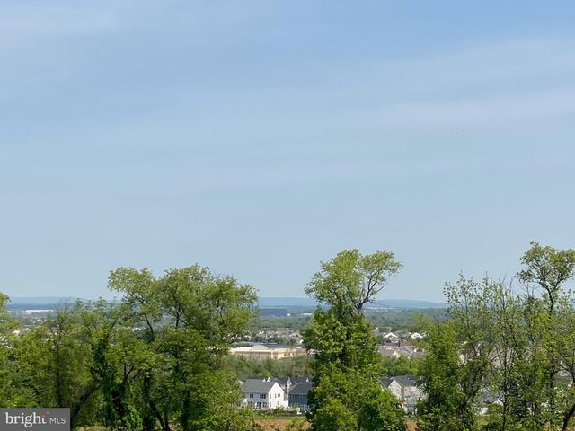 6709 MOUNTAIN RD, Macungie, PA 18062