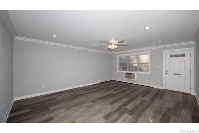 75 Lamplighter Lane 5B, Massapequa, NY 11758