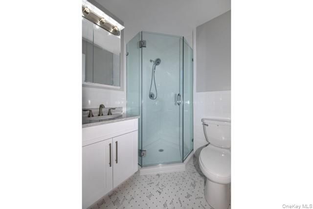 75 Lamplighter Lane 5B, Massapequa, NY 11758