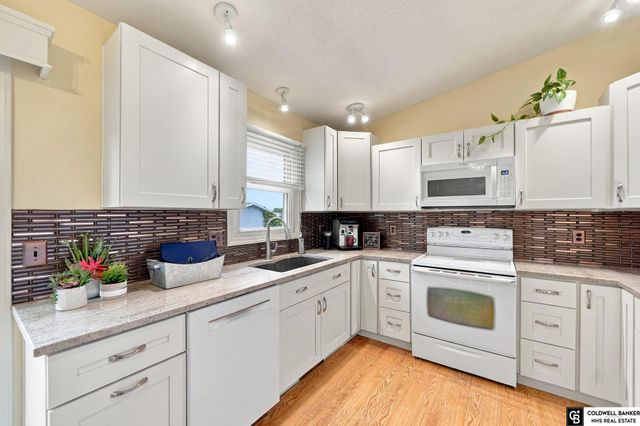 2121 W Sandpiper Lane, Lincoln, NE 68528