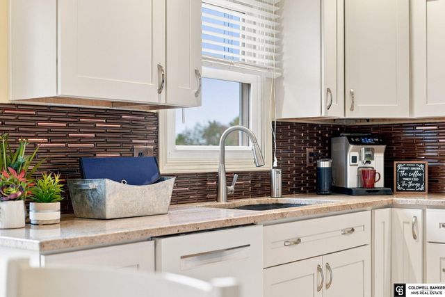 2121 W Sandpiper Lane, Lincoln, NE 68528