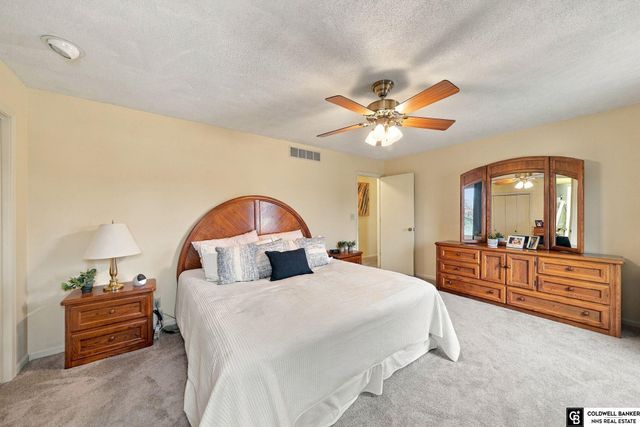 2121 W Sandpiper Lane, Lincoln, NE 68528