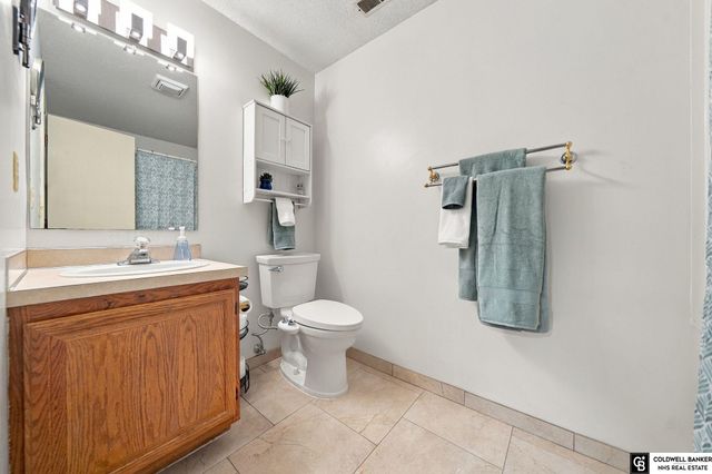 2121 W Sandpiper Lane, Lincoln, NE 68528