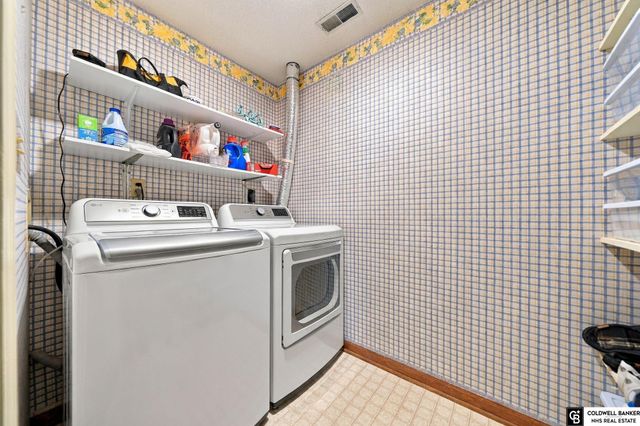 2121 W Sandpiper Lane, Lincoln, NE 68528