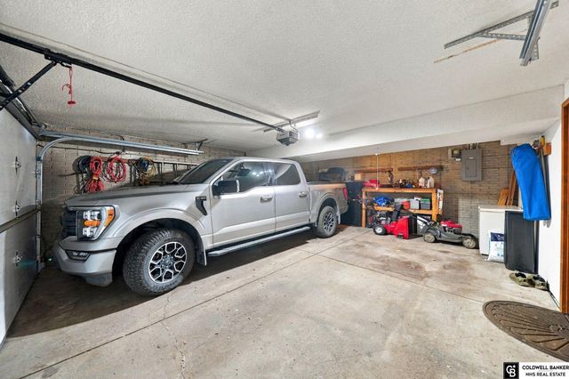 2121 W Sandpiper Lane, Lincoln, NE 68528