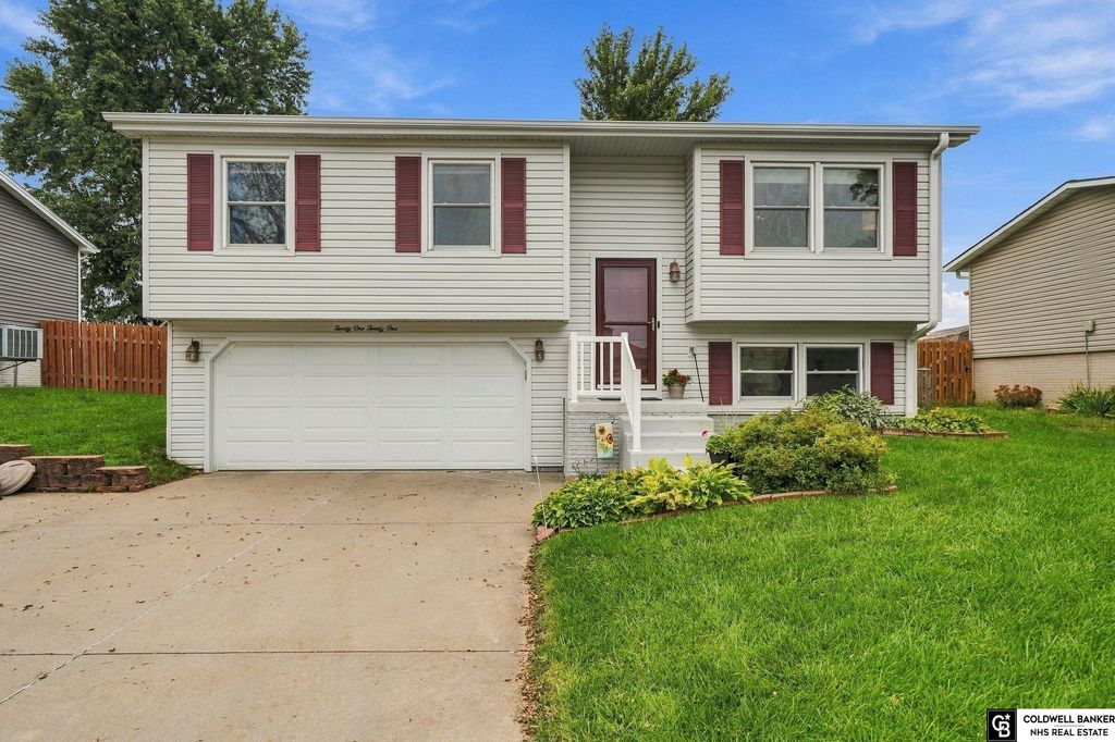 2121 W Sandpiper Lane, Lincoln, NE 68528