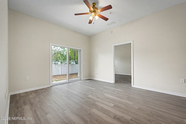 5050 PLAYPEN Drive 8, Jacksonville, FL 32210