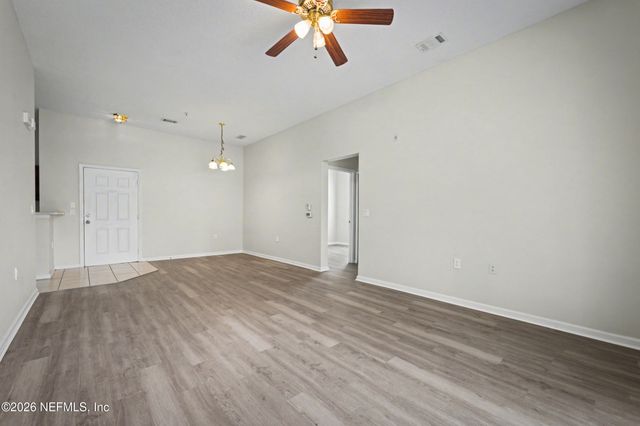 5050 PLAYPEN Drive 8, Jacksonville, FL 32210