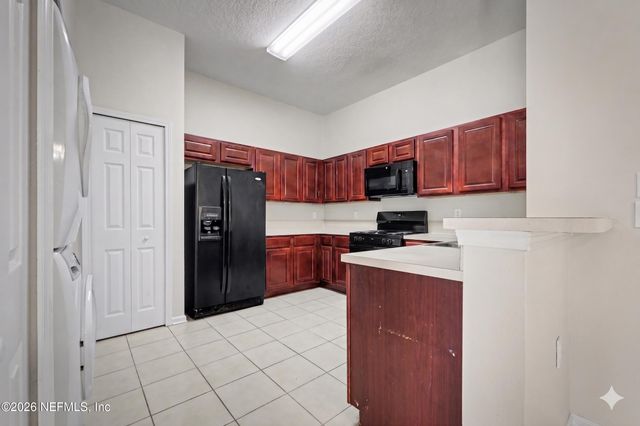 5050 PLAYPEN Drive 8, Jacksonville, FL 32210