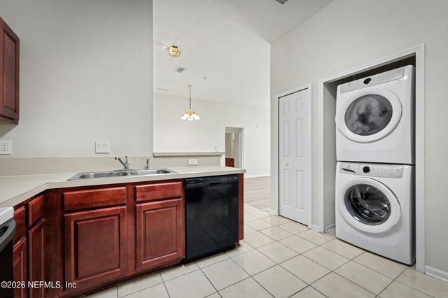 5050 PLAYPEN Drive 8, Jacksonville, FL 32210