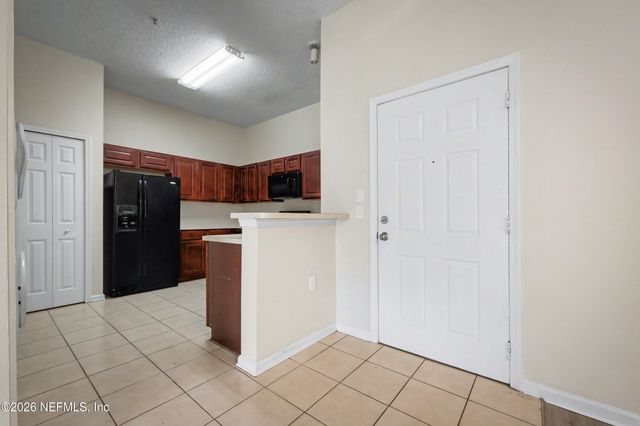 5050 PLAYPEN Drive 8, Jacksonville, FL 32210