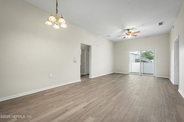 5050 PLAYPEN Drive 8, Jacksonville, FL 32210