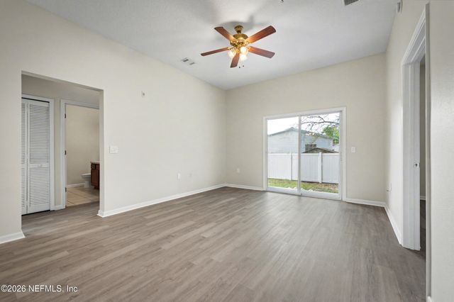 5050 PLAYPEN Drive 8, Jacksonville, FL 32210