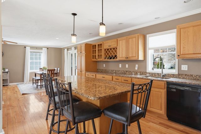15 Taschereau Boulevard, Nashua, NH 03062