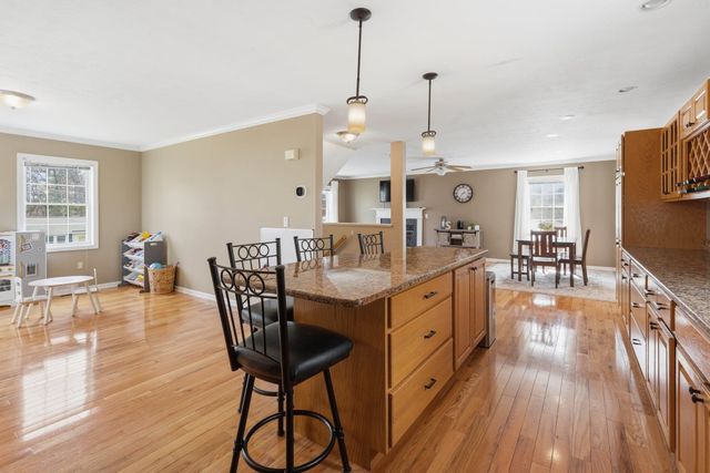 15 Taschereau Boulevard, Nashua, NH 03062