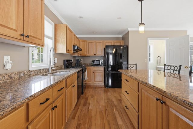 15 Taschereau Boulevard, Nashua, NH 03062