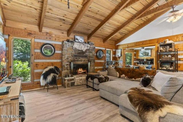 2169 Ranch Rd, Dandridge, TN 37725