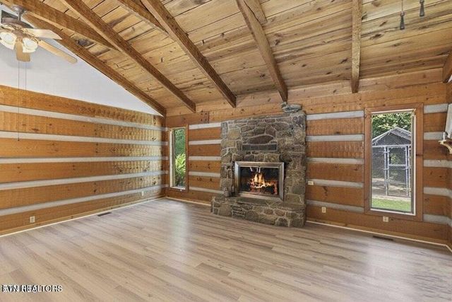 2169 Ranch Rd, Dandridge, TN 37725