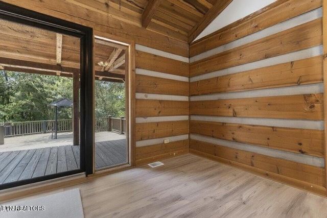 2169 Ranch Rd, Dandridge, TN 37725