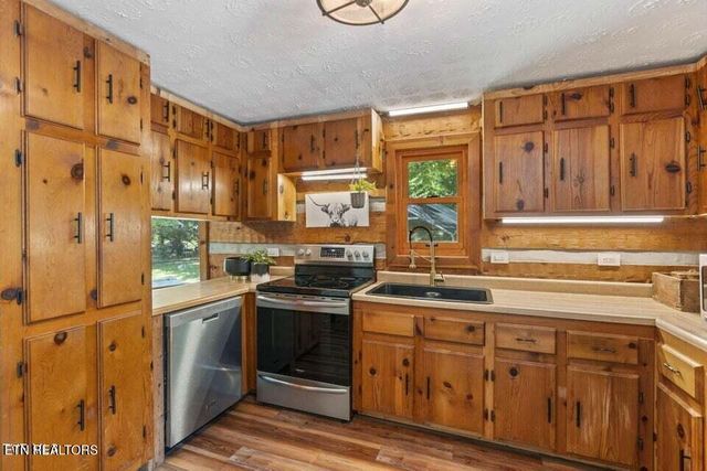 2169 Ranch Rd, Dandridge, TN 37725