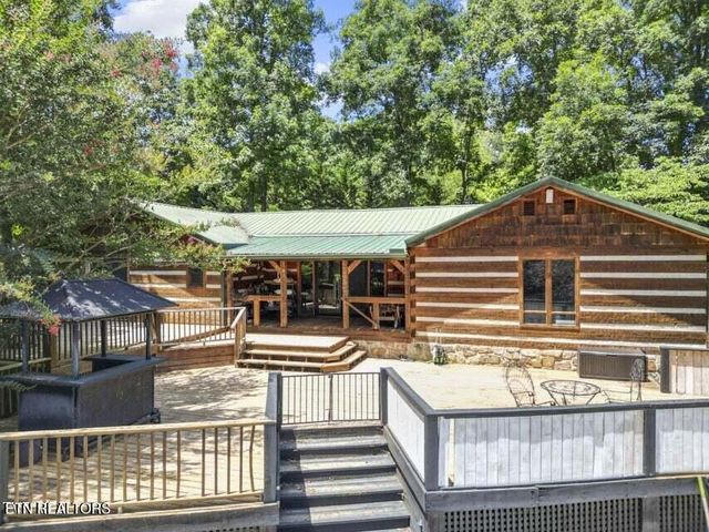 2169 Ranch Rd, Dandridge, TN 37725