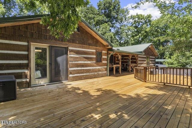 2169 Ranch Rd, Dandridge, TN 37725