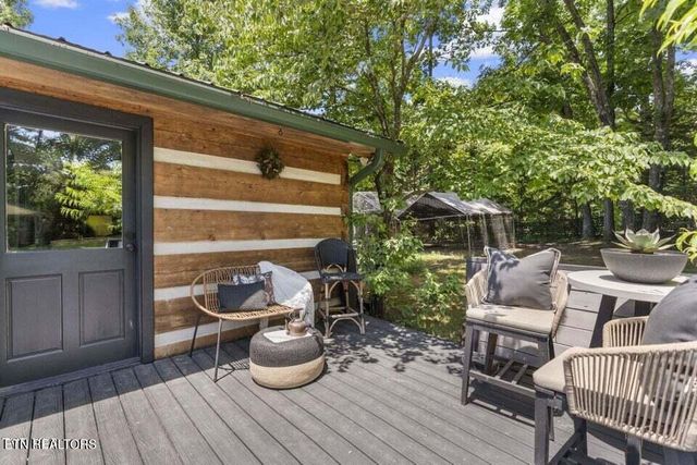 2169 Ranch Rd, Dandridge, TN 37725