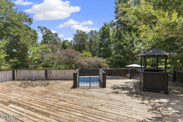 2169 Ranch Rd, Dandridge, TN 37725